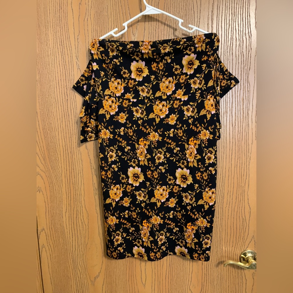 Body on floral print dress size 5, cold shoulder with attached sleeves